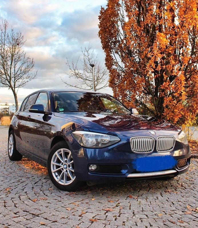 Blau Gebraucht 2012 BMW 118 Urban Line Kleinwagen | 5.800 € (Guter Preis) - Bild 1/4