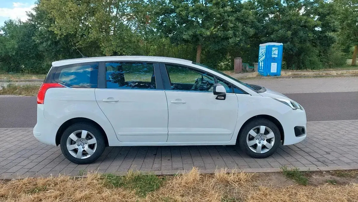 Gebraucht Peugeot 5008 Active 120 PS (88 kW) 2016 Weiß Van / Kleinbus