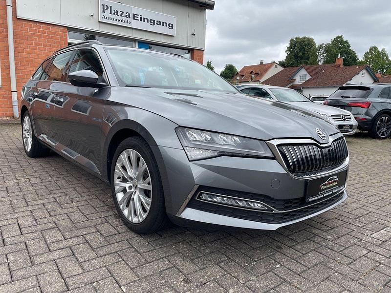 Grau Gebraucht 2022 Skoda Superb Ambition Kombi | 22.450 € (Guter Preis) - Bild 1/4