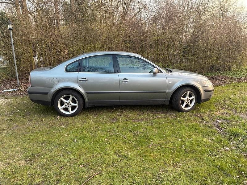 Gebraucht VW Passat 101 PS (74 kW) 2001 Grau Limousine