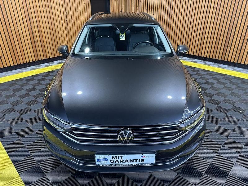 Gebraucht VW Passat 150 PS (110 kW) 2023 Grau Kombi