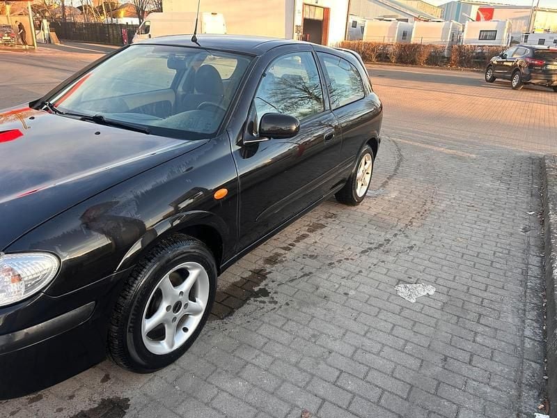 Gebraucht Nissan Almera 90 PS (66 kW) 2002 Schwarz Kleinwagen