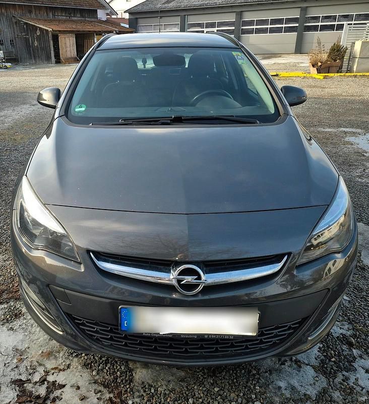 Gebraucht Opel Astra 140 PS (102 kW) 2015 Schwarz Kombi
