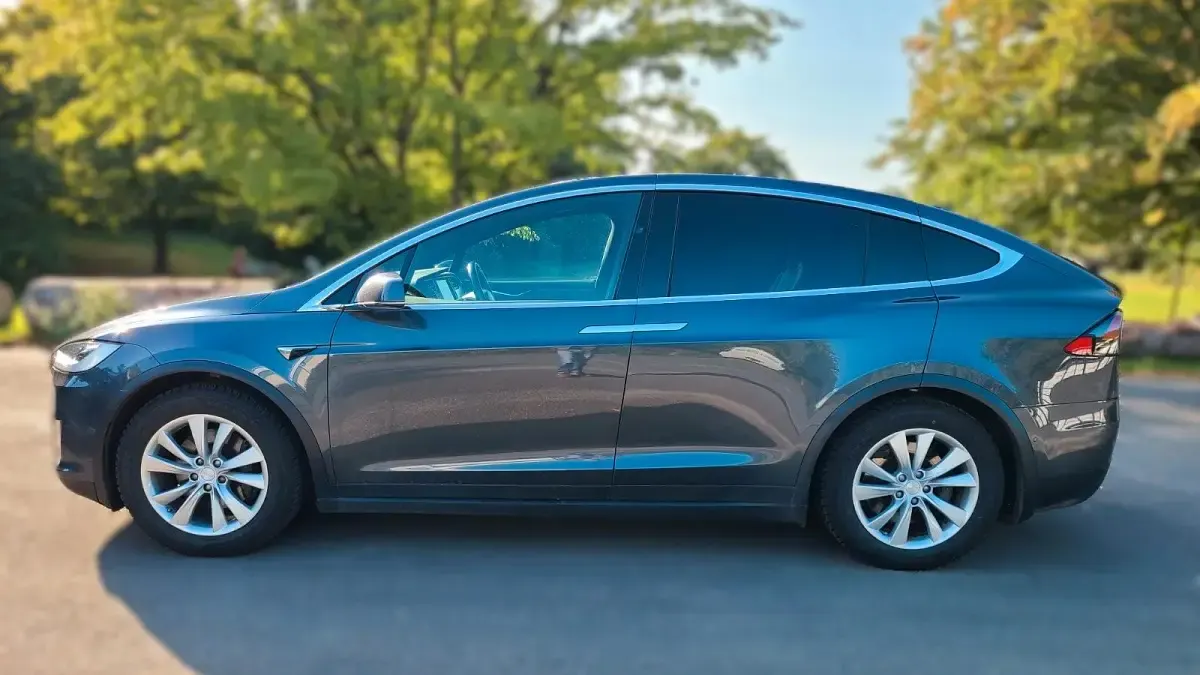 Käytetty Tesla Model X 309 kW (421 HP) 2017 Harmaa Katumaasturi