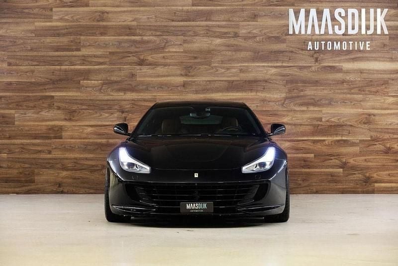 Second-hand Ferrari GTC4Lusso 689 CP (506 kW) 2017 Negru Break
