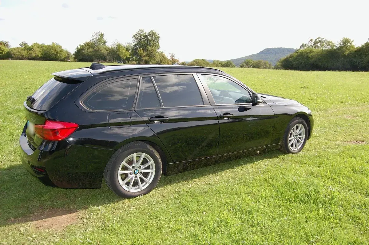 Gebraucht BMW 318 Advantage 136 PS (100 kW) 2017 Schwarz Kombi