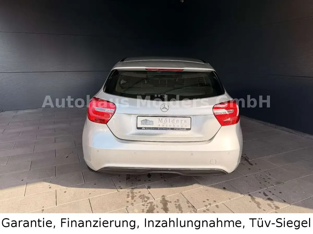 Gebraucht Mercedes A180 122 PS (89 kW) 2014 Polarsilber  metalliclack Kleinwagen