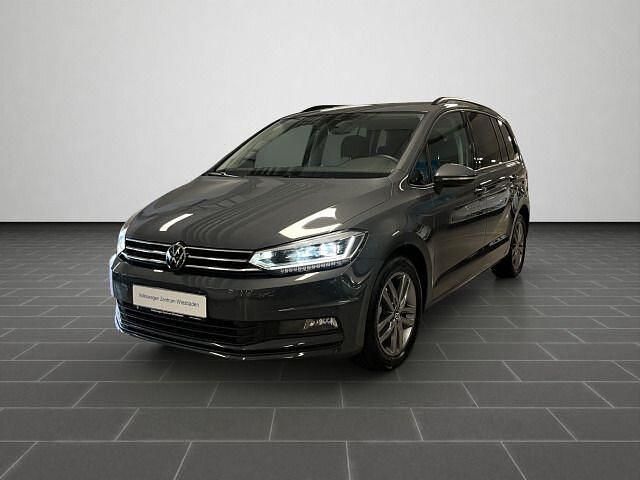 Delfingrau metallic (metallic) Gebraucht 2025 VW Touran Comfortline Van / Kleinbus | 35.700 € (Fairer Preis) - Bild 1/4