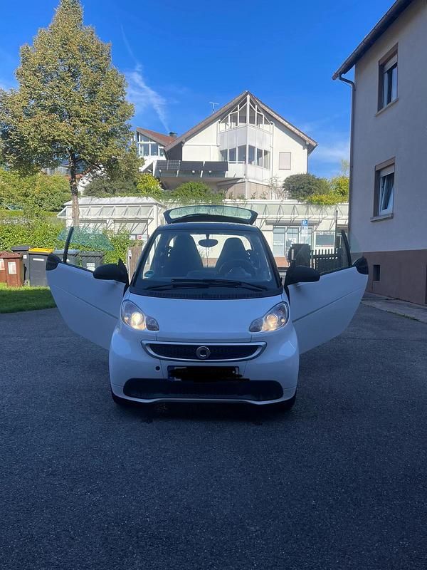 Weiß Gebraucht 2012 Smart ForTwo Coupé Passion Coupé | 5.800 € (Etwas zu teuer) - Bild 1/4