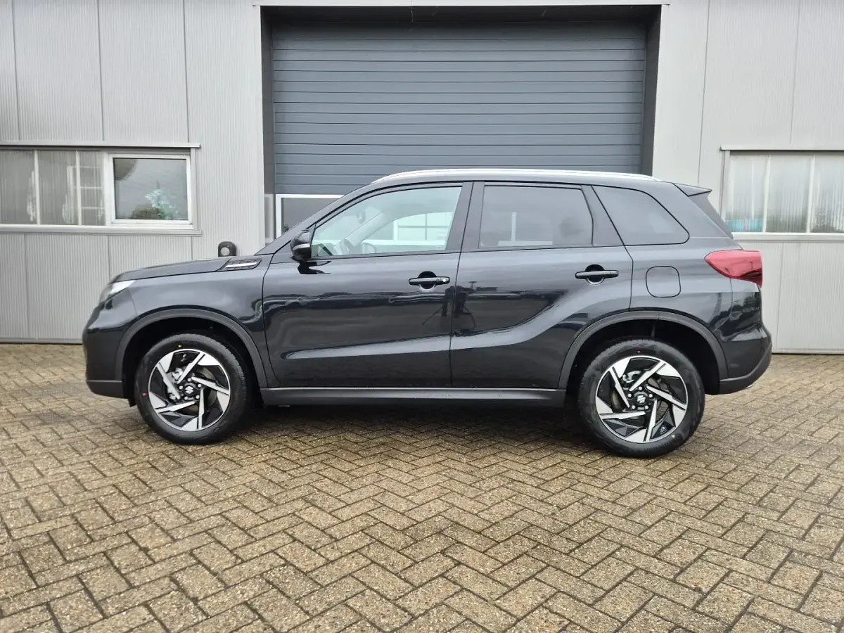 Neu Suzuki Vitara Comfort+ 110 PS (80 kW) 2026 Cosmic black pearl metallic SUV