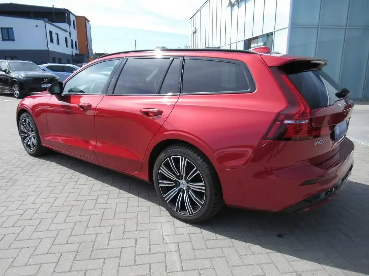 Gebraucht Volvo V60 145 PS (106 kW) 2025 Kombi