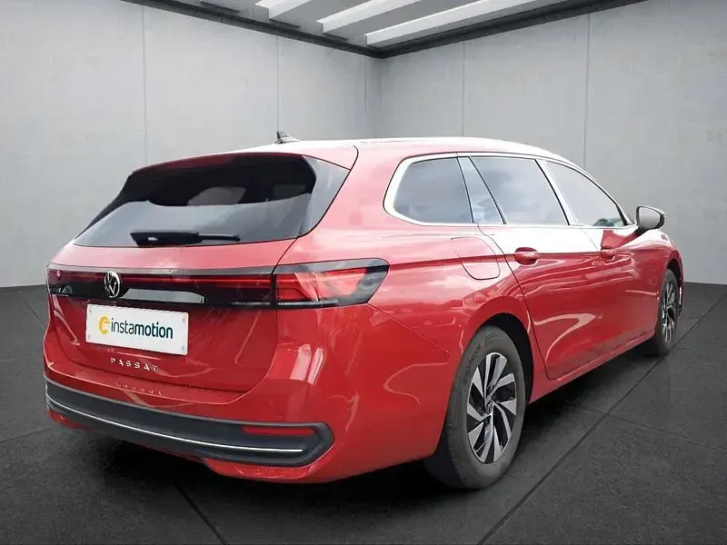 Gebraucht VW Passat 122 PS (89 kW) 2025 Rot Kombi