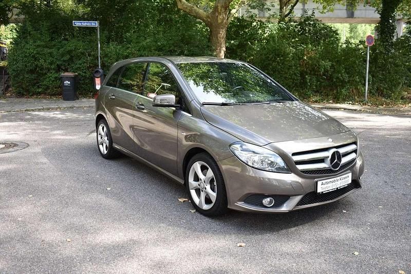 Gebraucht Mercedes B200 156 PS (114 kW) 2012 Monolithgrau Van / Kleinbus