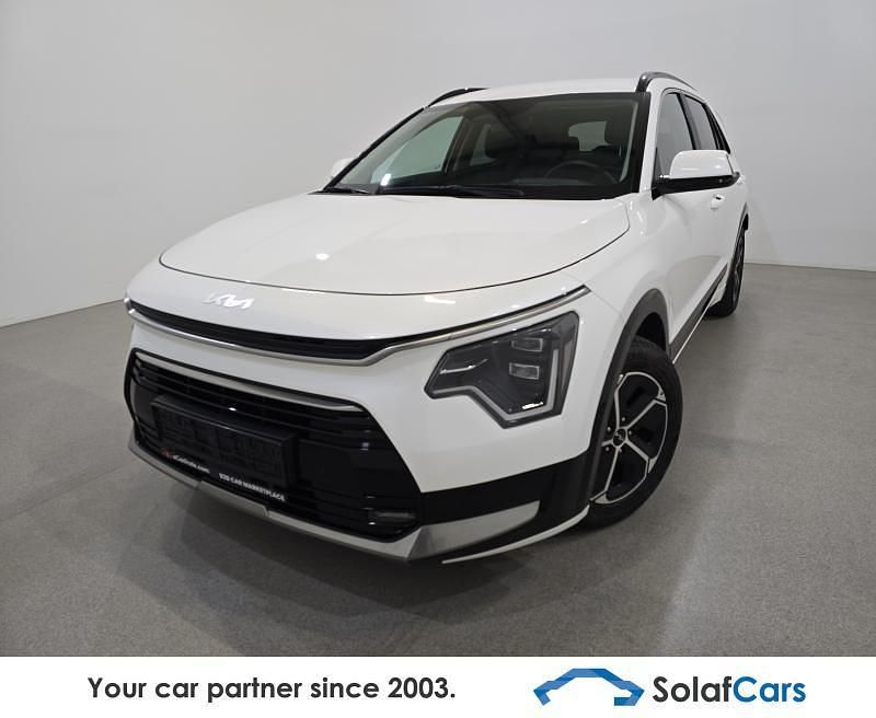 Weiß Gebraucht 2022 Kia Niro Active SUV | 20.933 € (Teuer) - Bild 1/4