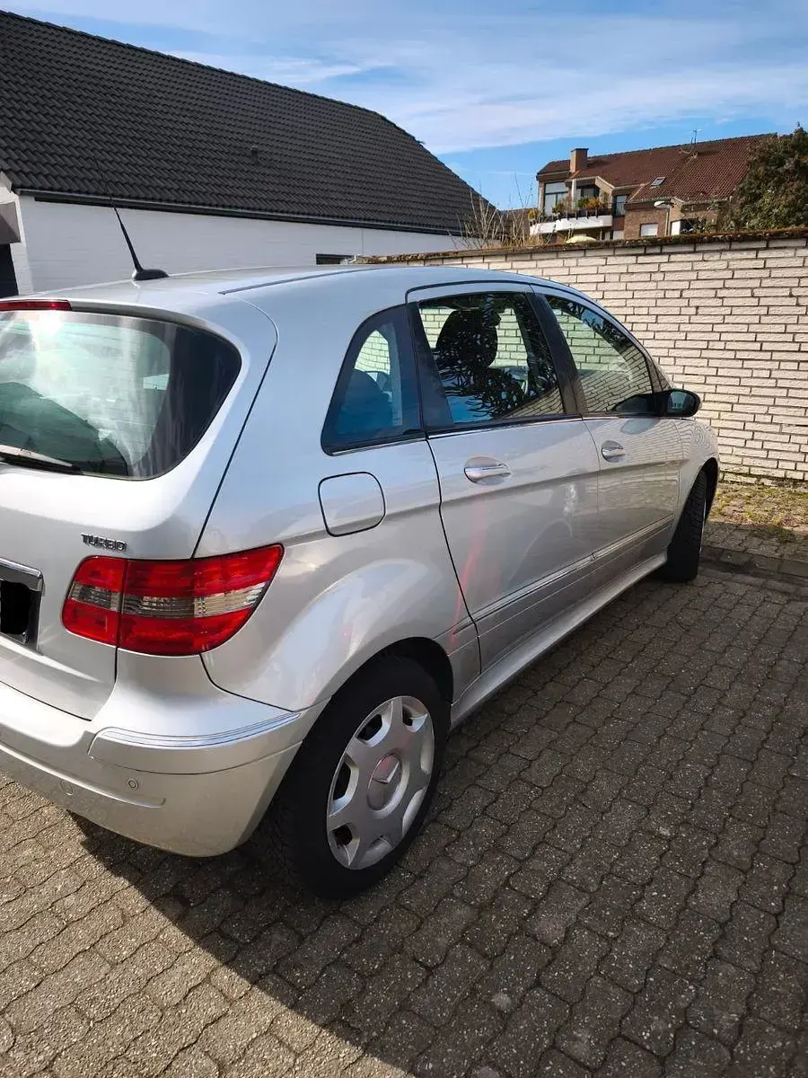 Używany Mercedes B200 193 KM (141 kW) 2007 Srebrny Minivan