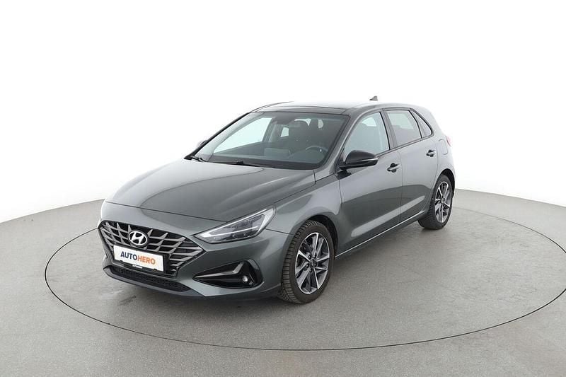 Grau Gebraucht 2021 Hyundai i30 Edition 30+ Limousine | 17.540 € (Fairer Preis) - Bild 1/3