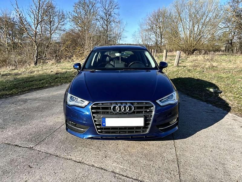 Gebraucht Audi A3 Ambiente 125 PS (91 kW) 2015 Blau Kleinwagen