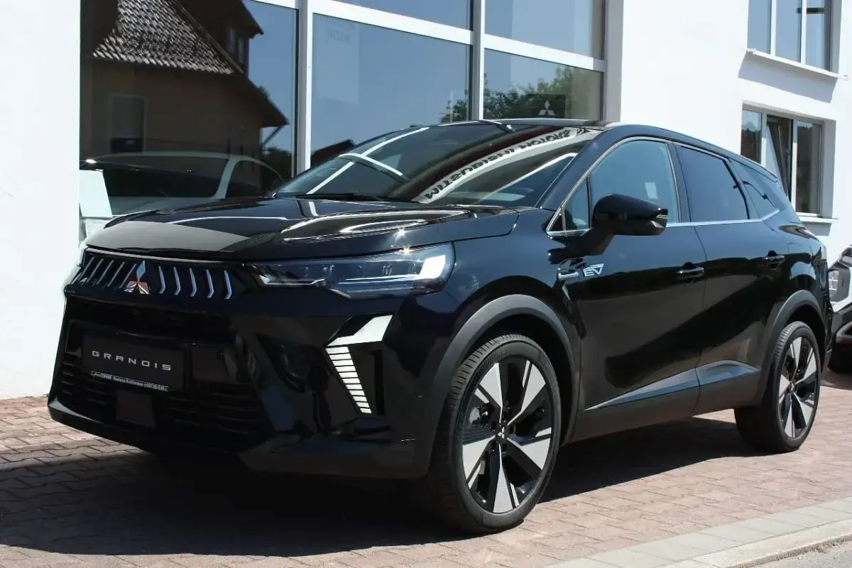 Neu Mitsubishi Grandis Edition 158 PS (116 kW) 2026 Onyxschwarz SUV