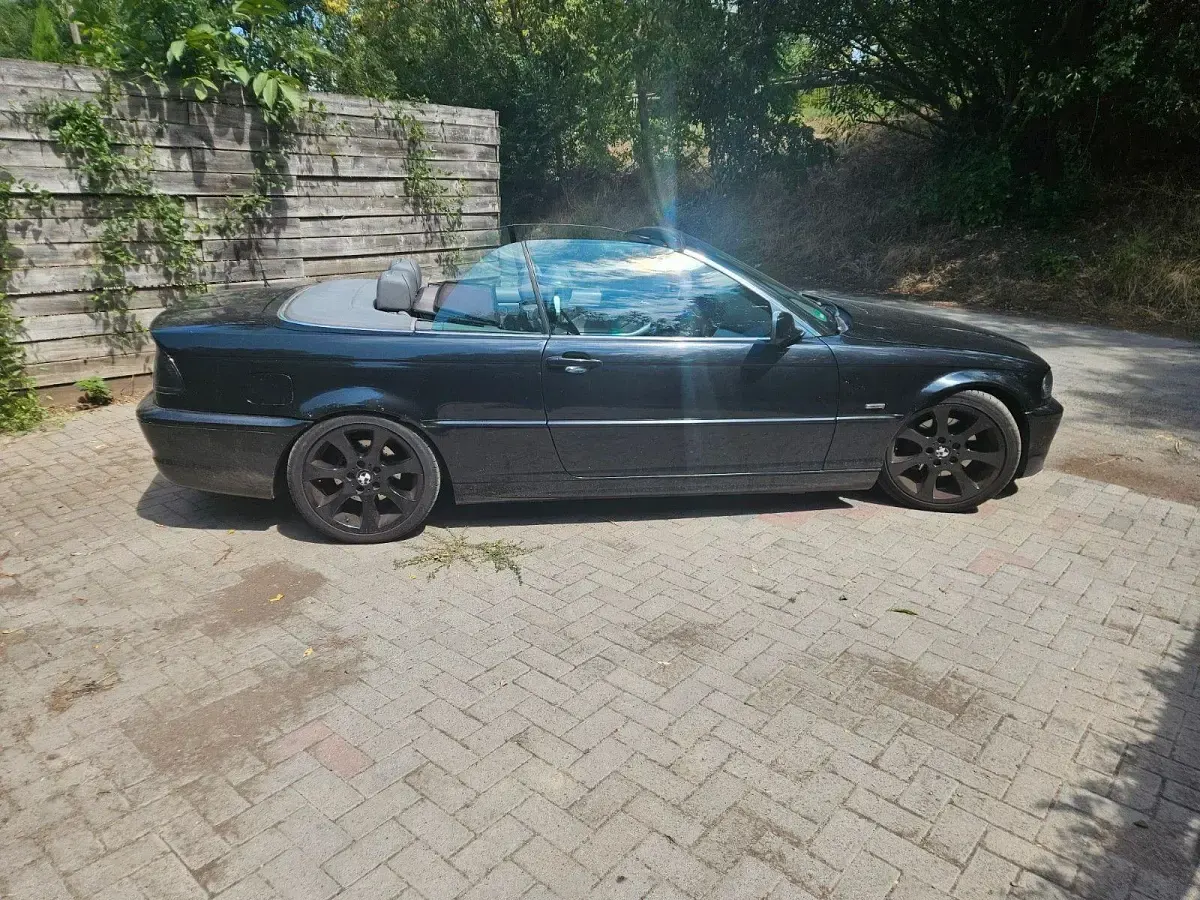 Gebraucht BMW 325 Cabriolet Sport Line 192 PS (141 kW) 2001 Schwarz Cabrio