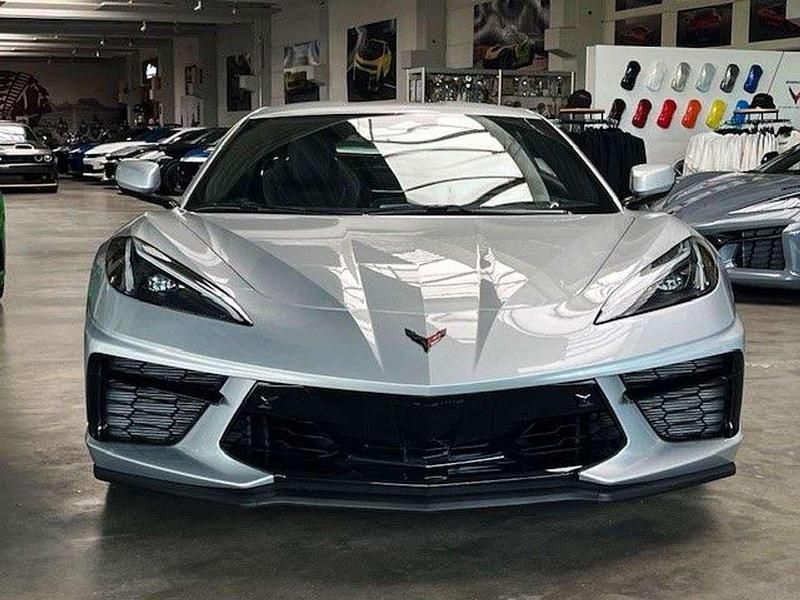 Nowe Corvette C8 481 KM (353 kW) 2025 Srebrny Coupe