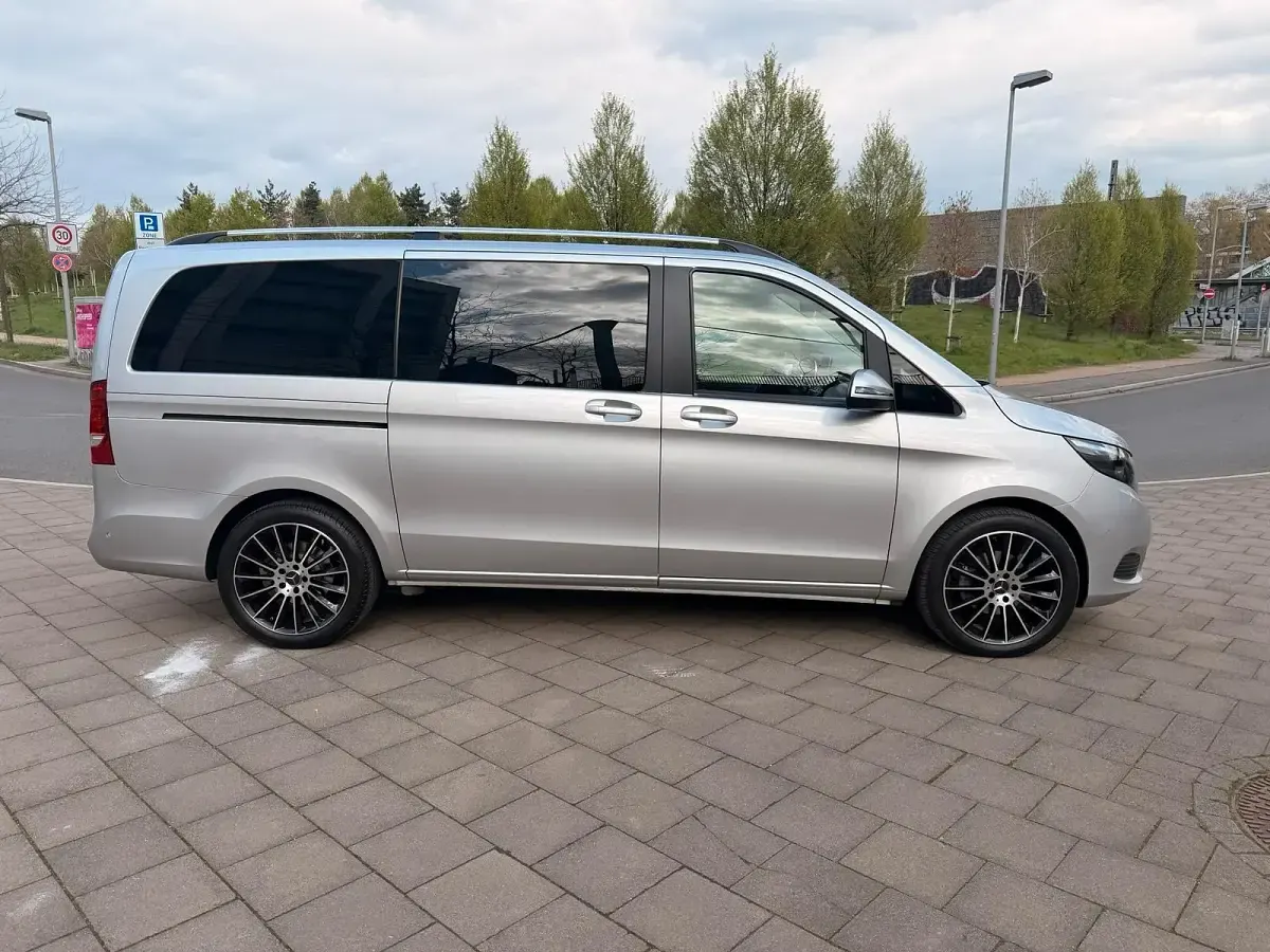 Gebraucht Mercedes V220 163 PS (119 kW) 2017 Silber Van / Kleinbus