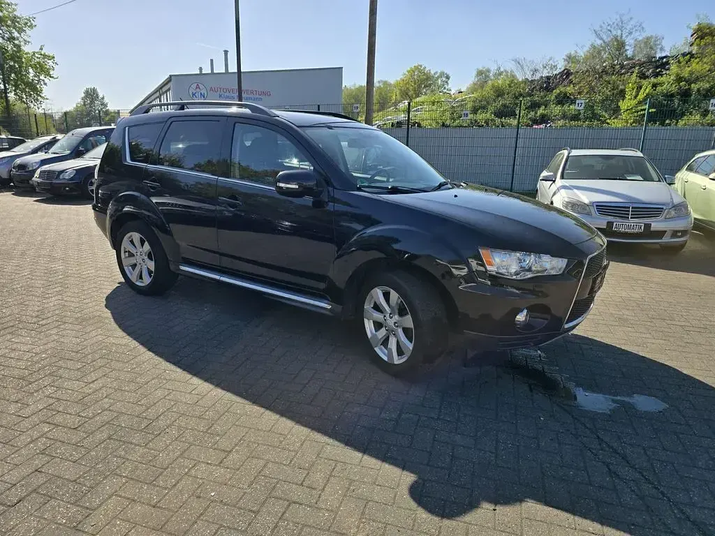 Begagnad Mitsubishi Outlander 156 HK (114 kW) 2012 Svart SUV
