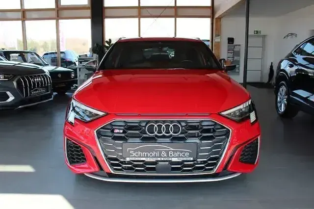 Gebraucht Audi S3 Ambiente 310 PS (228 kW) 2023 Rot Limousine