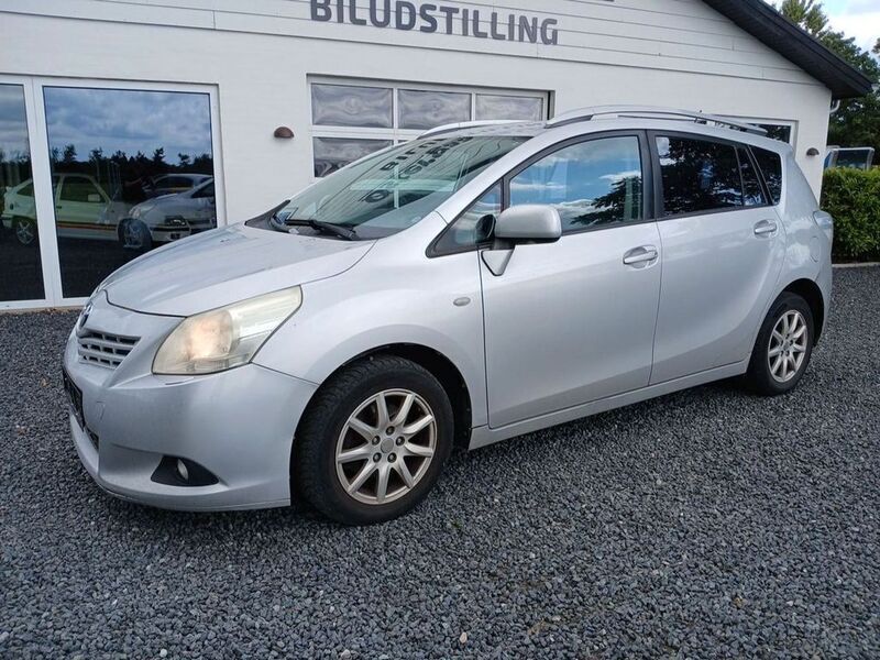 Grau Gebraucht 2009 Toyota Verso Life Van / Kleinbus | 2.000 € (Fairer Preis) - Bild 1/4