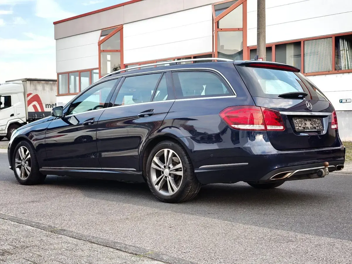Gebraucht Mercedes E200 Avantgarde 136 PS (100 kW) 2015 Blau Kombi