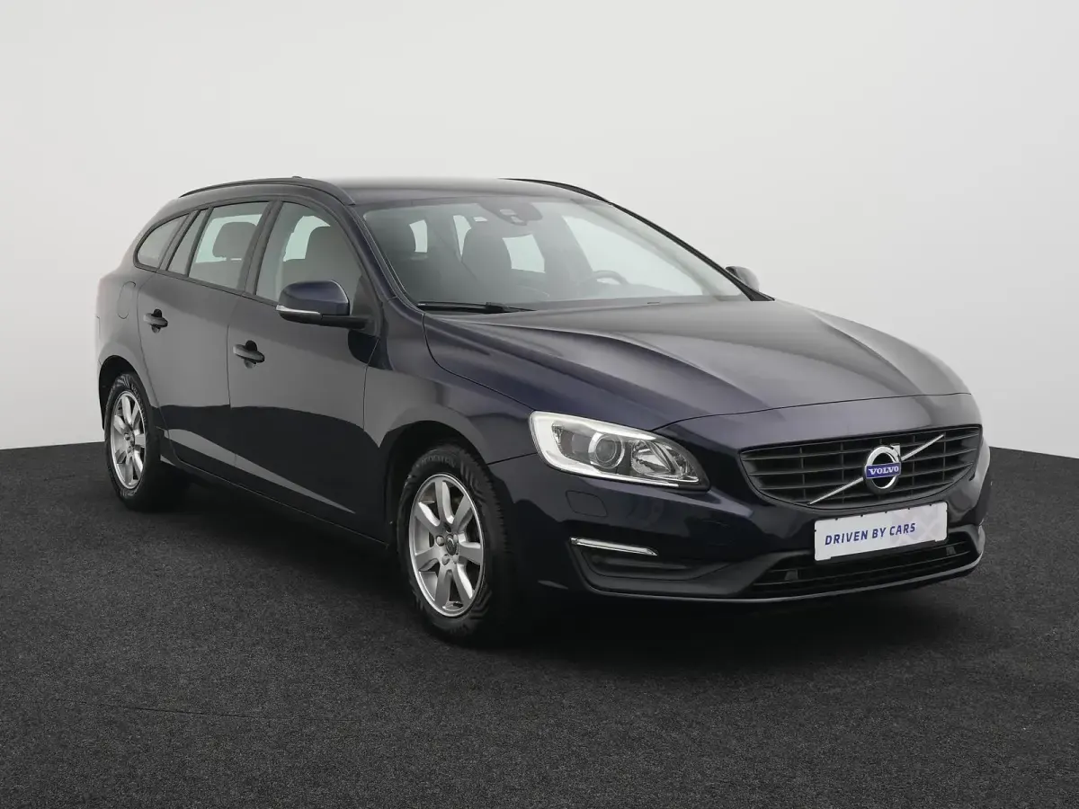 Używany Volvo V60 Kinetic 150 KM (110 kW) 2016 Niebieski Kombi