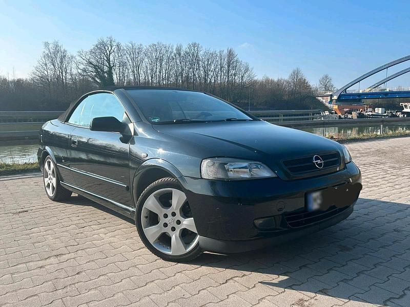 Gebraucht Opel Astra Cabriolet 147 PS (108 kW) 2003 Schwarz Cabrio