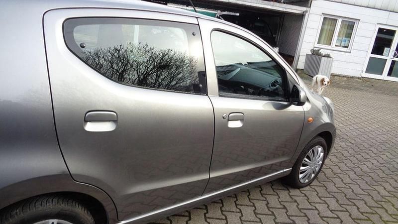 Gebraucht Nissan Pixo Acenta 68 PS (50 kW) 2012 Grau Kleinwagen