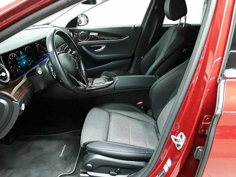 Gebraucht Mercedes E300 Avantgarde 194 PS (142 kW) 2022 Manufaktur hyazinthrot metallic Kombi