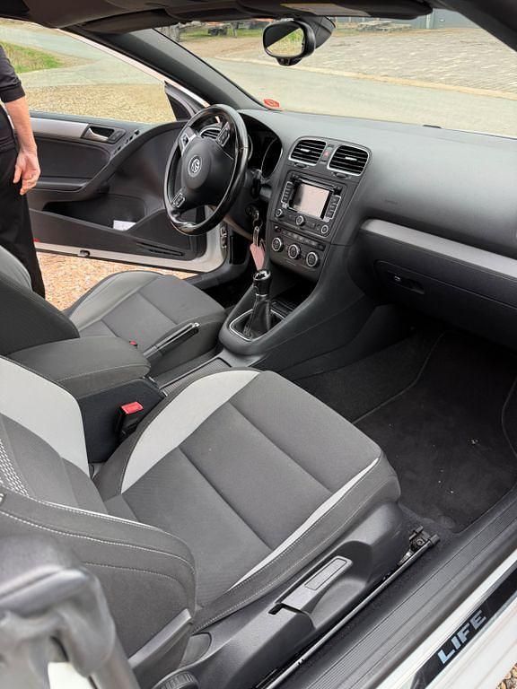 Gebraucht VW Golf Cabriolet Life 105 PS (77 kW) 2014 Weiß Cabrio