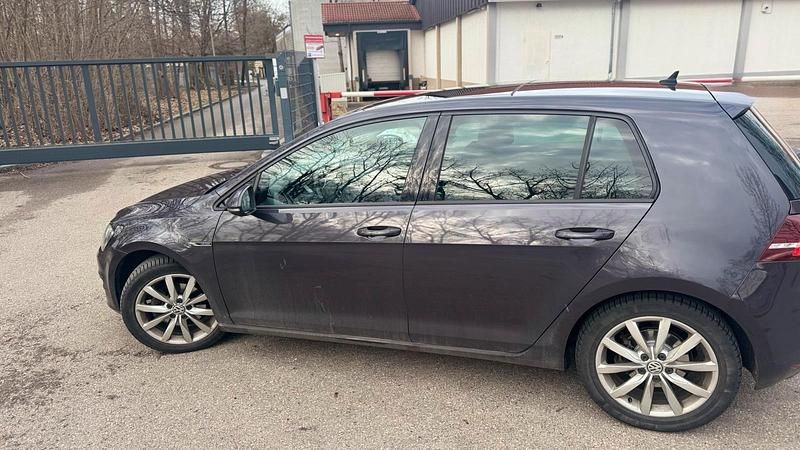 Gebraucht VW Golf VII LOUNGE 150 PS (110 kW) 2015 Violet Kleinwagen