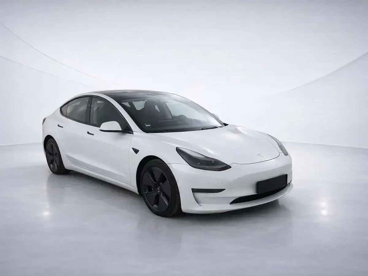 Käytetty Tesla Model 3 366 kW (498 HP) 2022 Valkoinen Sedan