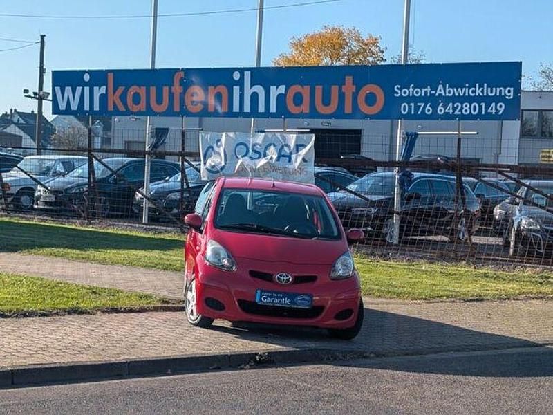 Rot Gebraucht 2009 Toyota Aygo Cool Kleinwagen | 3.999 € (Fairer Preis) - Bild 1/4