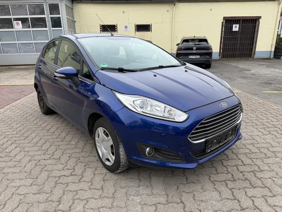 Gebraucht Ford Fiesta 101 PS (74 kW) 2015 Blau Kleinwagen