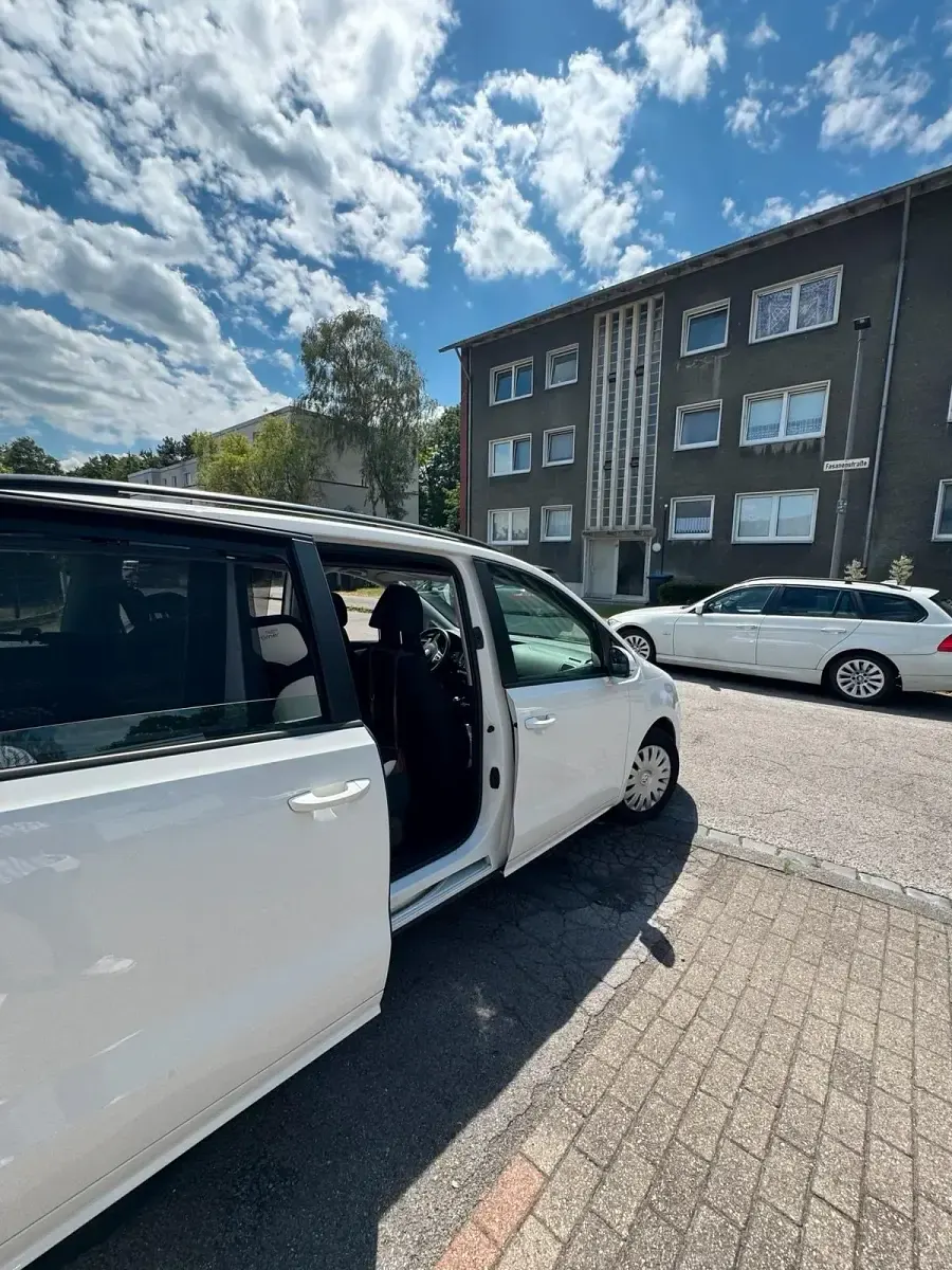 Gebraucht VW Sharan 140 PS (102 kW) 2013 Weiß Van / Kleinbus