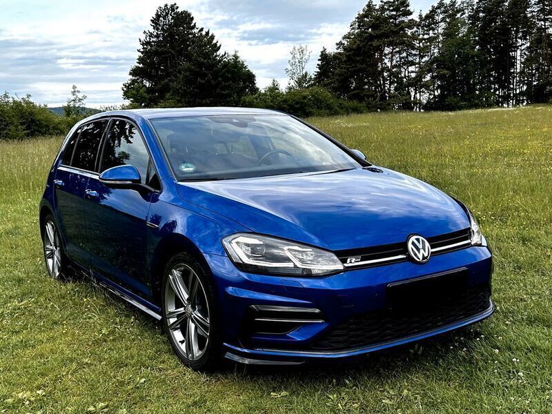 Blau Gebraucht 2018 VW Golf VII Highline Limousine | 17.900 € (Guter Preis) - Bild 1/4