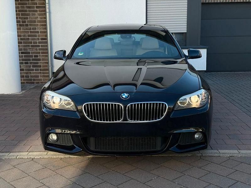 Schwarz Gebraucht 2012 BMW 520 M Sport Limousine | 11.900 € (Fairer Preis) - Bild 1/4