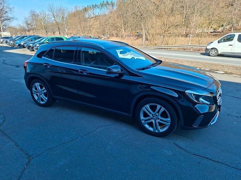 Gebraucht Mercedes GLA200 136 PS (100 kW) 2017 Schwarz SUV