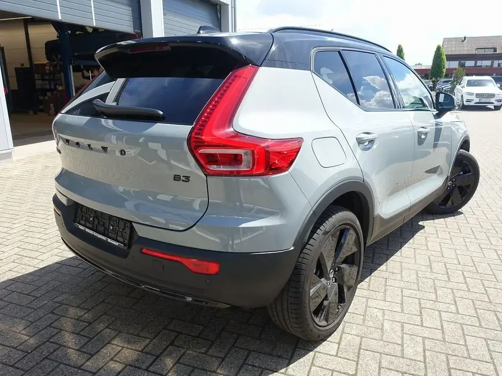 Gebraucht Volvo XC40 Plus 163 PS (119 kW) 2025 Grau SUV