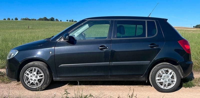 Schwarz Gebraucht 2009 Skoda Fabia Limousine | 1.200 € (Superpreis) - Bild 1/4