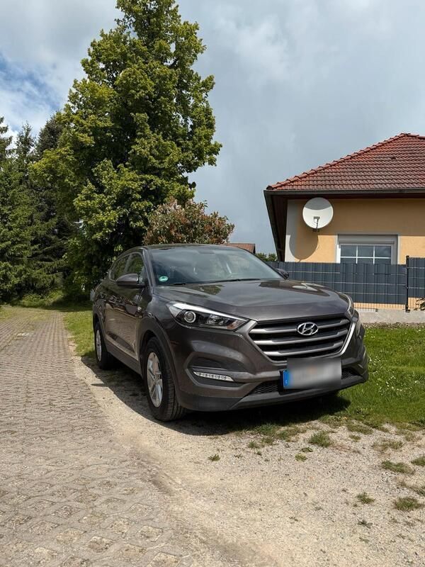 Grau Gebraucht 2016 Hyundai Tucson SUV | 12.000 € (Superpreis) - Bild 1/4