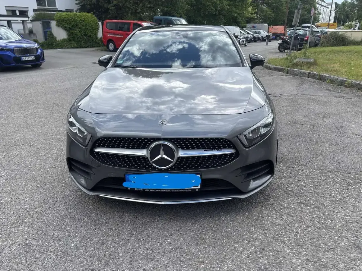 Gebraucht Mercedes A180 116 PS (85 kW) 2018 Mountaingrau  met. Kleinwagen