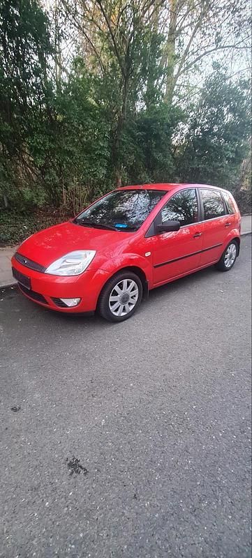 Gebraucht Ford Fiesta 101 PS (74 kW) 2004 Rot Kleinwagen