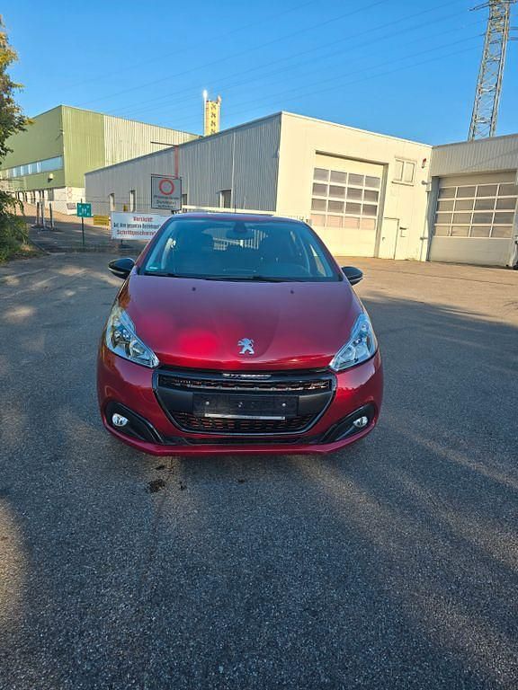 Rot Gebraucht 2018 Peugeot 208 Allure GT-Line Kleinwagen | 11.999 € (Etwas zu teuer) - Bild 1/4
