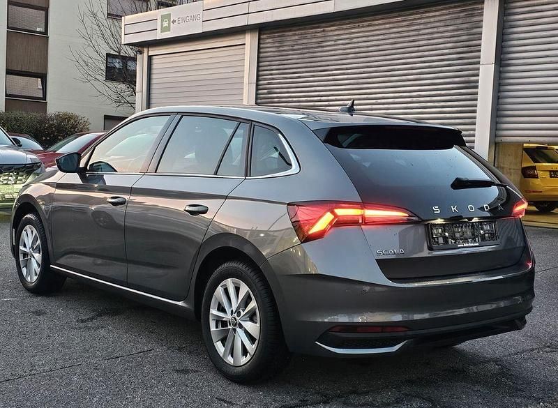 Gebraucht Skoda Scala Selection 116 PS (85 kW) 2024 Grau Kleinwagen