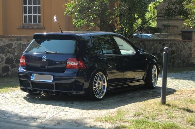 Blau metallic Gebraucht 2002 VW Golf IV Limousine | 6.900 € - Bild 1/4